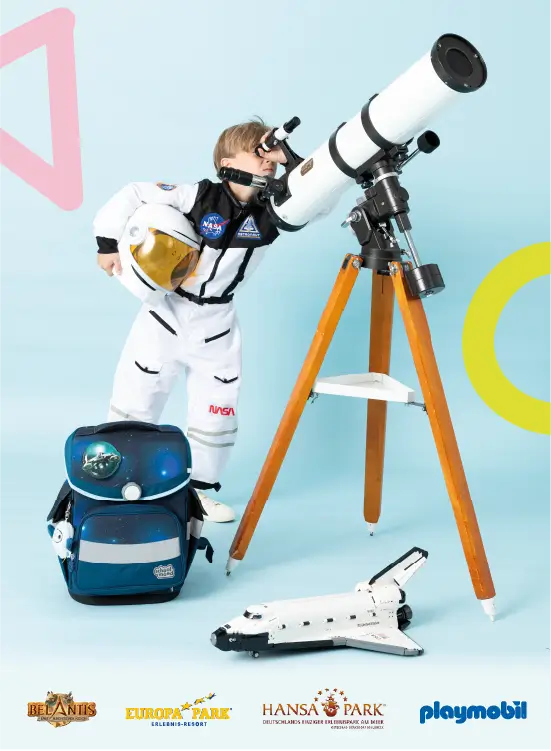 Kind verkleidet als Astronaut